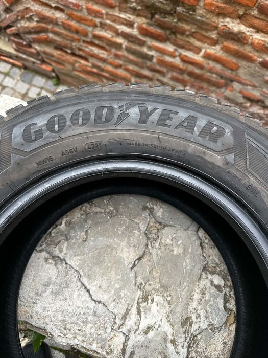 Гуми 215/65/15C Goodyer Ultra Grip