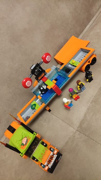 LEGO City Stunt 60294 - Камион за каскади