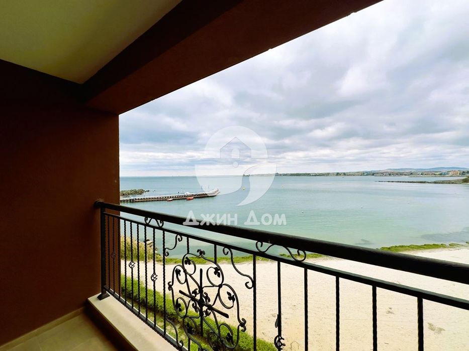 Тристаен апартамент с ПАНОРАМА МОРЕ в Акротирия Бийч, гр. Несебър