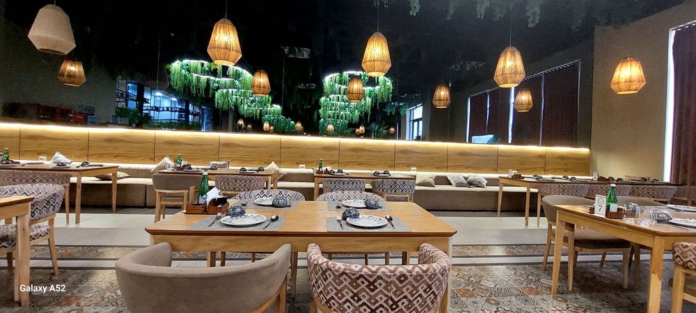 Eshik, pluntis, ofshivka, zinalarga perila o‘rnatamiz. Yog‘och ishlari