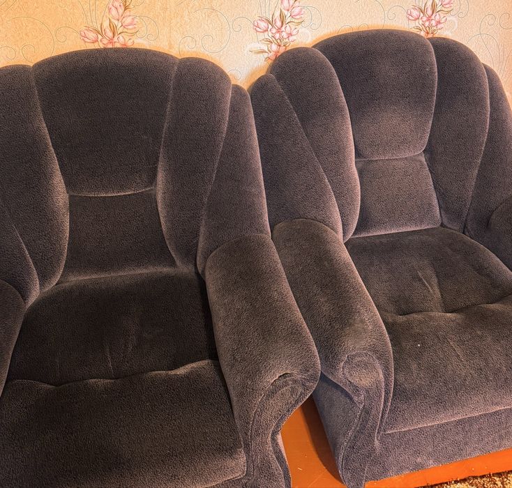 Продам диван и два кресла