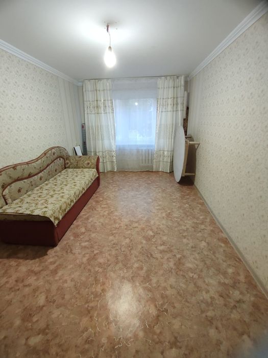 Продам 2 х комн, 6-11, 2 этаж.
