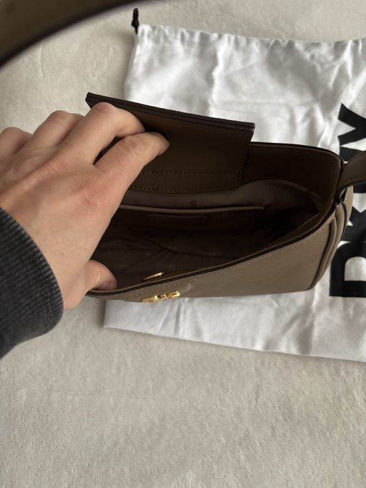 DKNY НОВА!!! Чанта