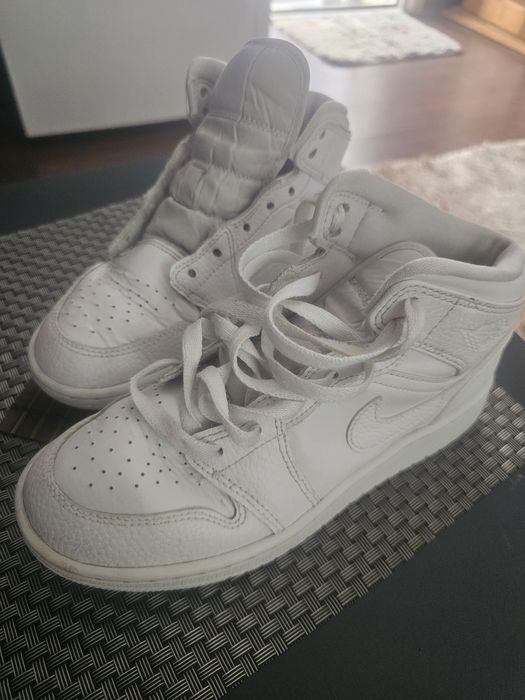 Vând adidași Nike Jordan
