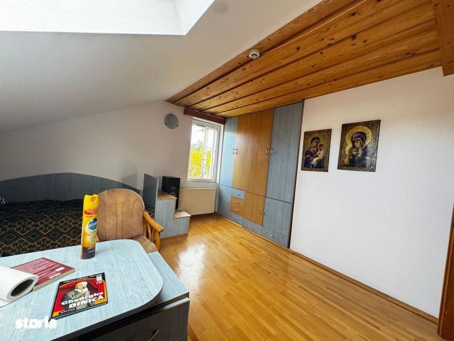Casa spatioasa cu mansarda  zona Titulescu