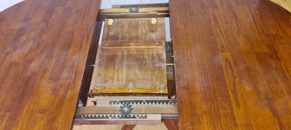 Стол деревянный                                              .