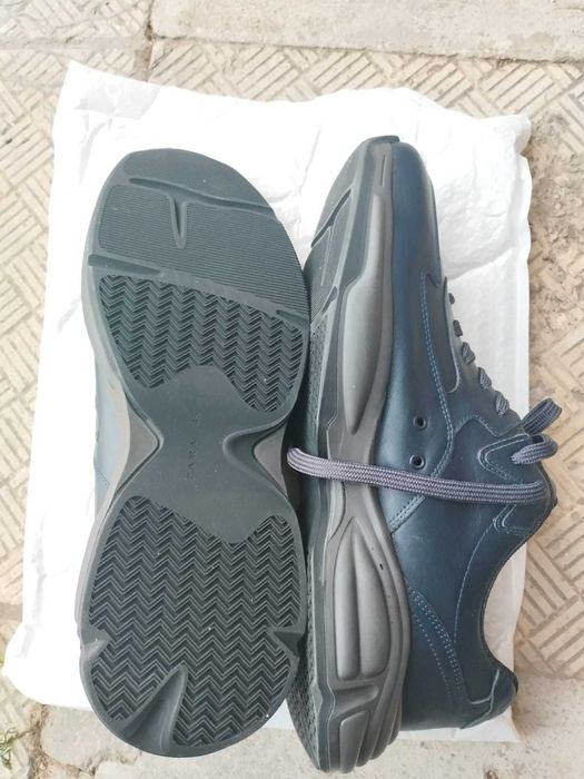 Продавам спортни кожени обувки ZARA No 45 чисто нови