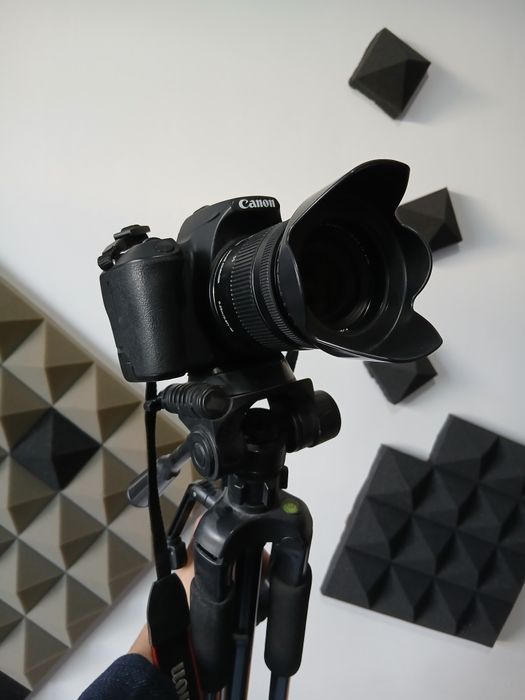 Canon EOS 250D фотоаппарат