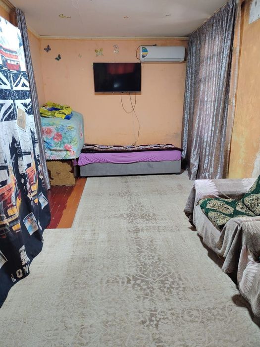 Продаю срочно квартиру без ремонта. Ориентир шохбекат базар.