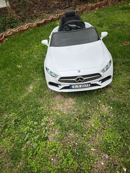 Детска акумулаторна кола