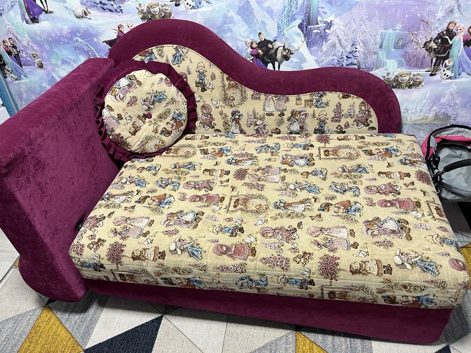 Продам диванчик детский