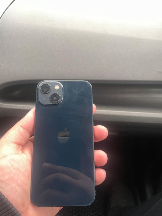 Продам Айфон 13.