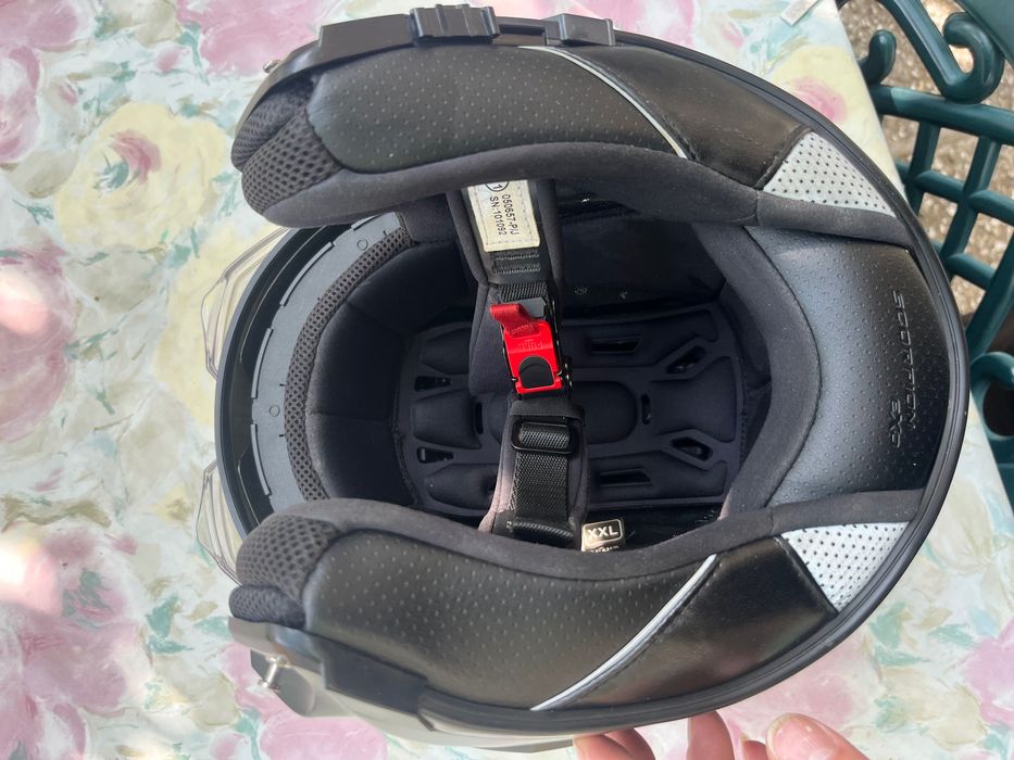 Мото каска и кожено мото яке