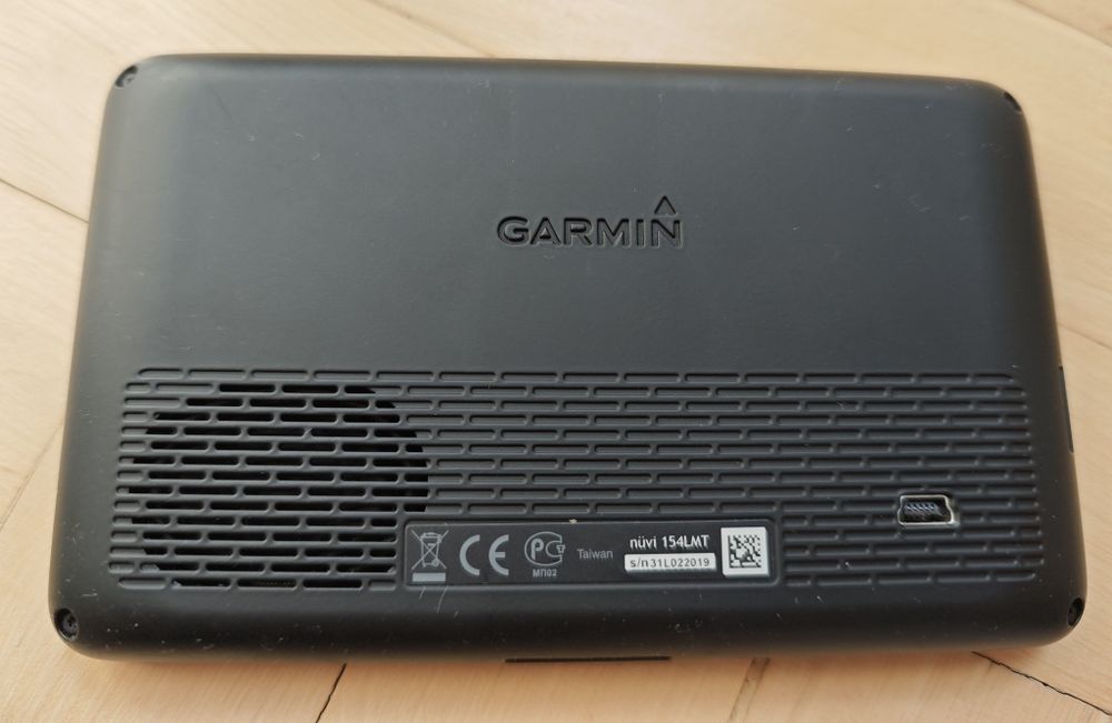 Продавам GPS навигация Garmin Nuvi 154LMT.