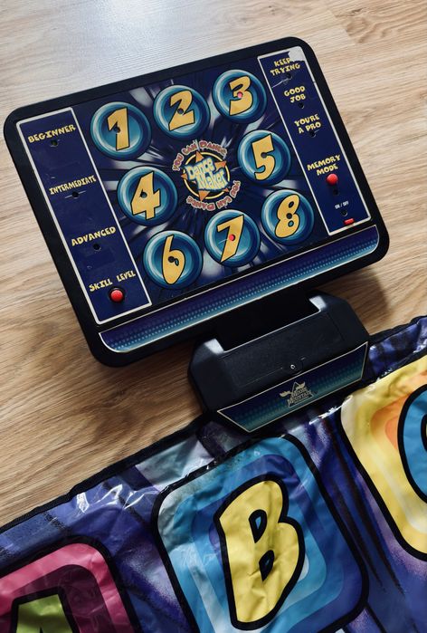 Электронная игра Dance Maker