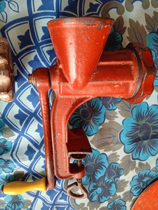 Ръчни месомелачки