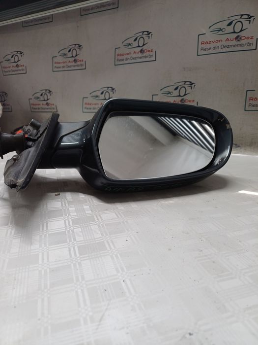 oglinda stanga audi a4 b8 - motorina 2010