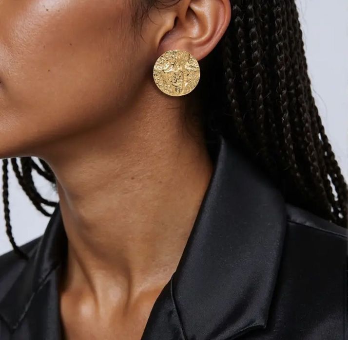 C*H*A*N*E*L обеци