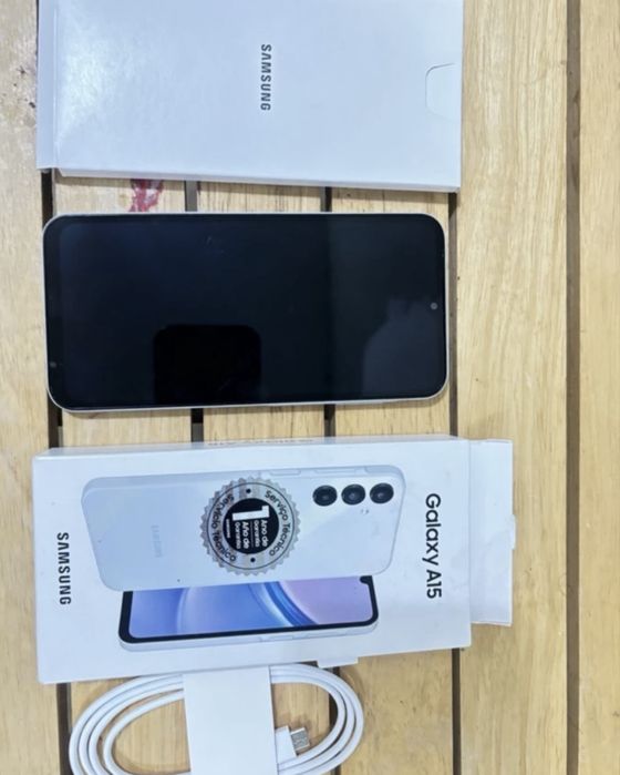 НОВ Смартфон Samsung Galaxy A15 5G Cream + оригинален калъф и зарядно