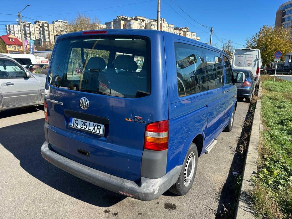 Inchiriez Volkswagen Transporter 8+1 - MASINA DE INCHIRIAT