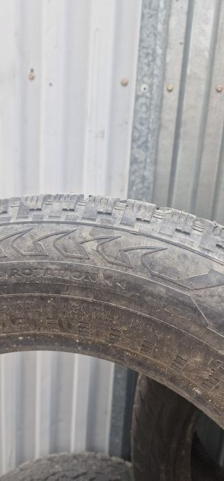 Продам комплект зимней резины на 18