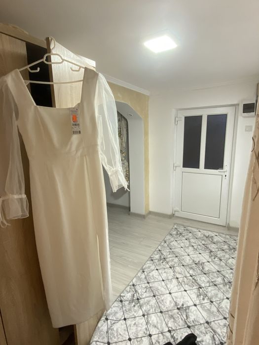 Vand rochie noua