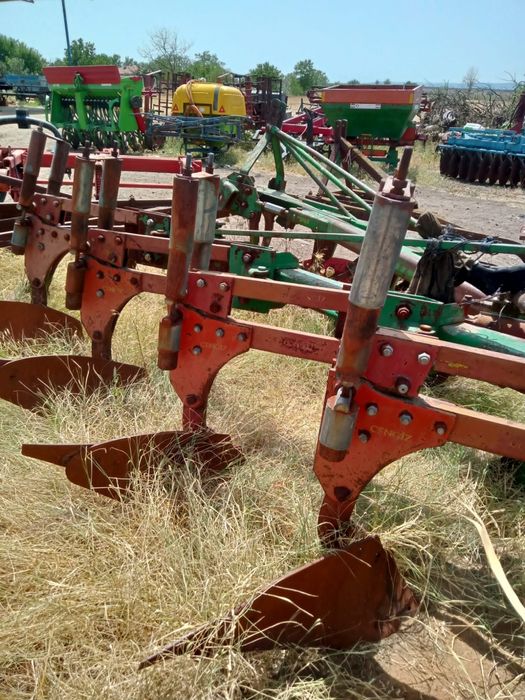 Пружинен плуг 4х35 с хидравлика