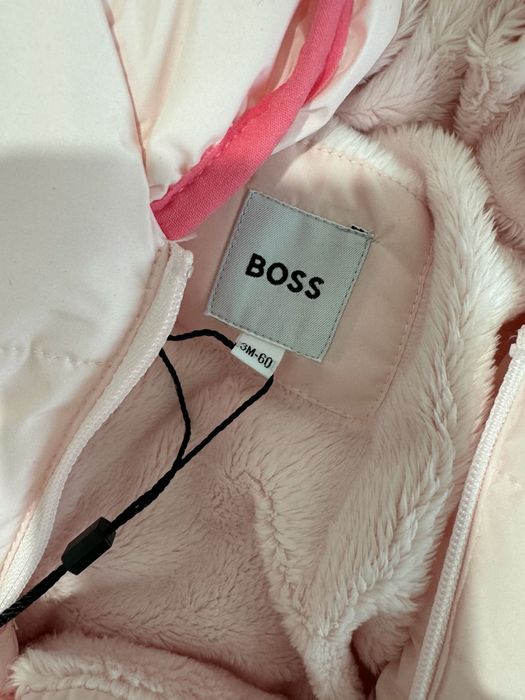 Vand combinezon Boss nou marimea 60 cm 3 luni