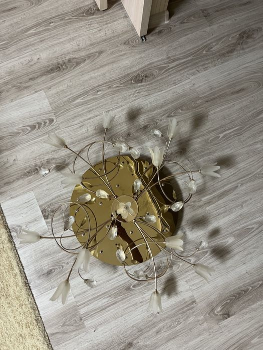 Продам Люстру б/у