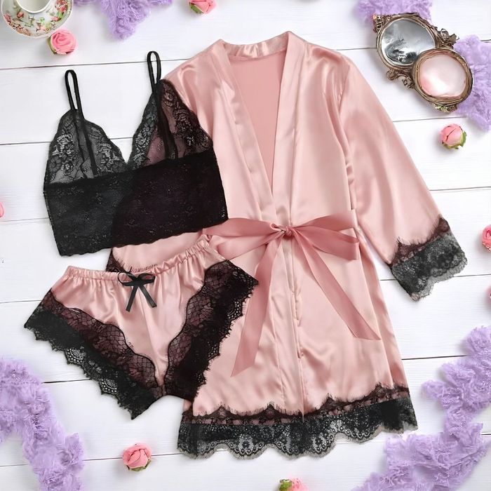 Pijamale dama 
85 lei una, 160 lei oricare două
S M L

S
22curier