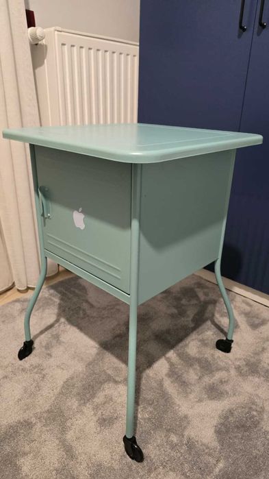 Noptiera de metal IKEA (model Vettre)