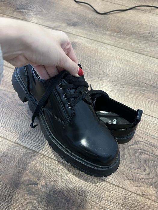 Обувки Zara.