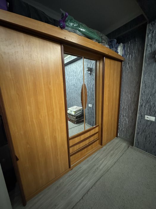 Продам шкаф и туалетный столик.НЕДОРОГО!