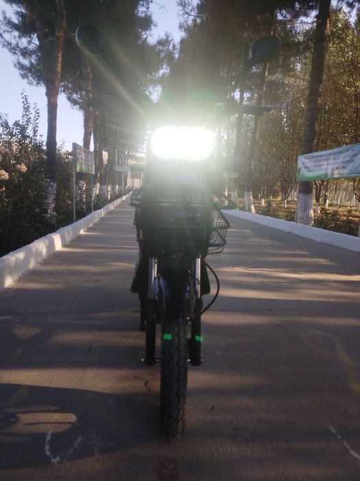 Ko'zoynak skuter sotiladi