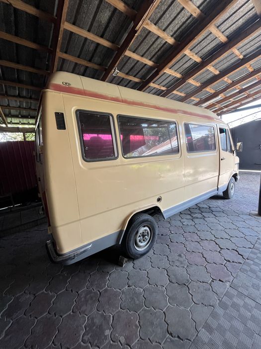 Mersedes Бусик    .