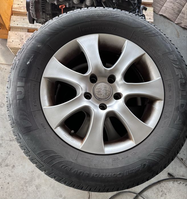 Джанти 16 5х114,3 със зимни гуми 215 70 16