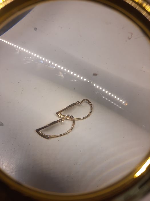 Продам золотые серьги