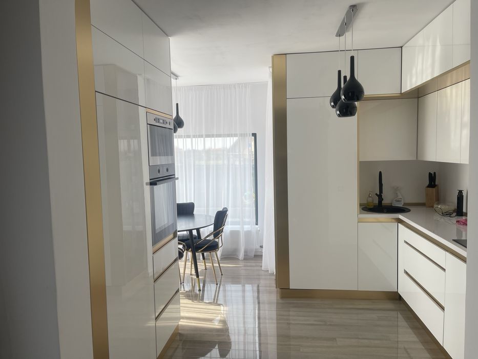 Casa individuala langa lac P+M/190 mp utili/teren 755 mp/cinema