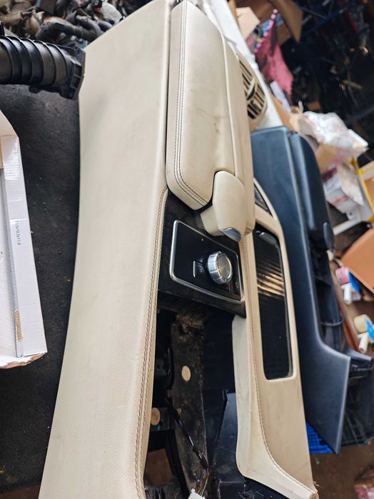 Бежов или Черен подлакътник кожен конзола Mercedes W218 CLS Мерцедес