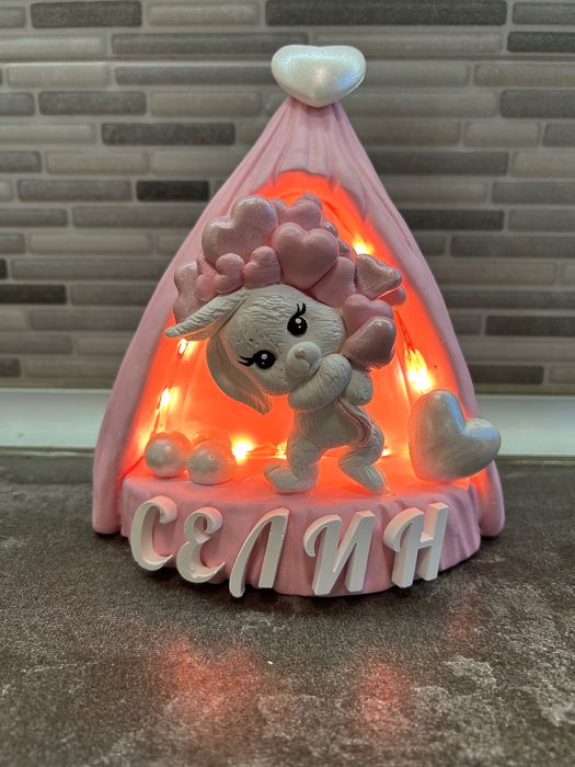 Персонализирана детска лампа със зайче.