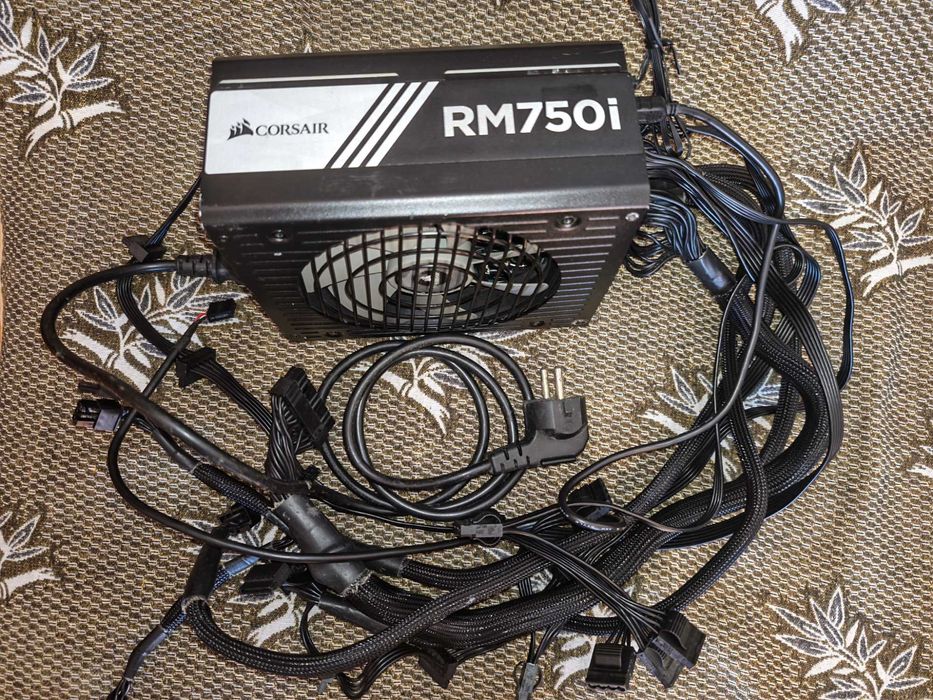 Sursa Modulara Corsair RMi Series RM750i, 80 PLUS® Gold, 750 W, PFC Activ, ATX 2.4, 13.5 cm fan