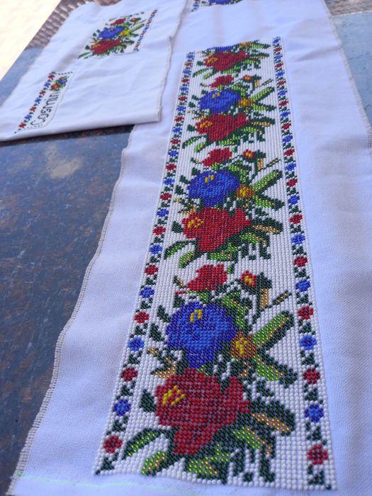 Curele și chimire cu margele