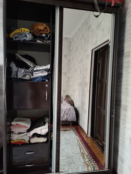 Шкаф сотилади ..