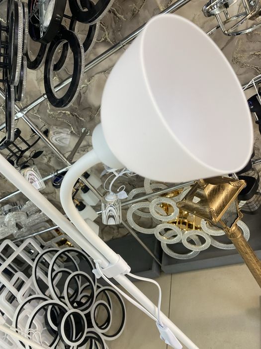 Торшер новый белый