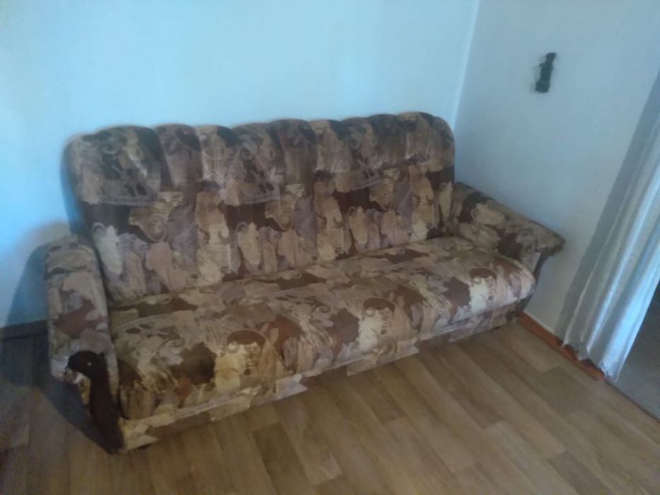 Отдам бесплатно диван и 2 кресла