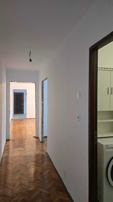 Apartament Semifinisat cu Trei Camere și Balcon, 70m2, Mănăştur, Cluj
