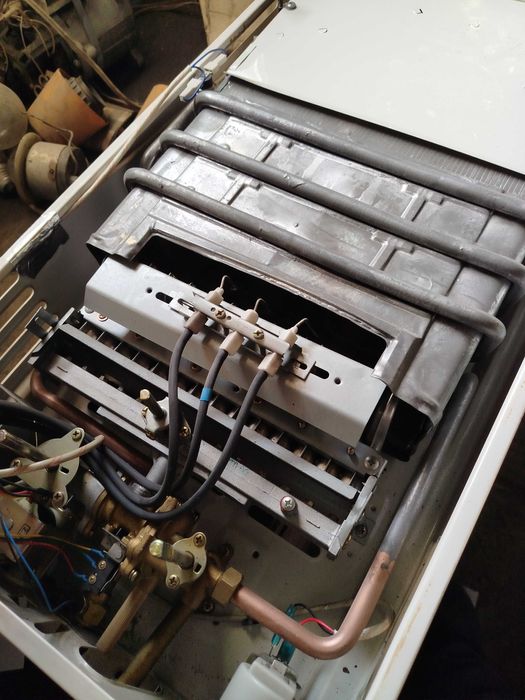 газовая колонка,,