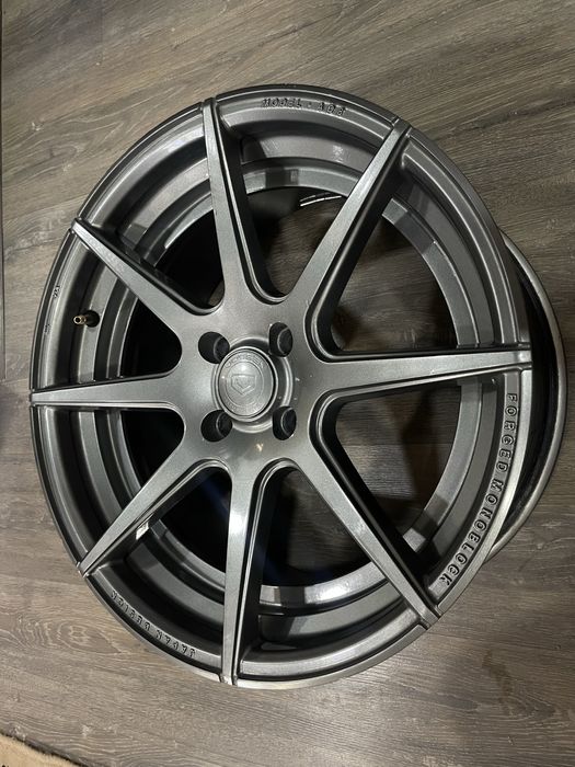 Продам комплект литых дисков AD8 Vossen Style R17