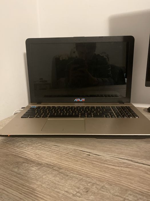 Vand un leotop cu win 7