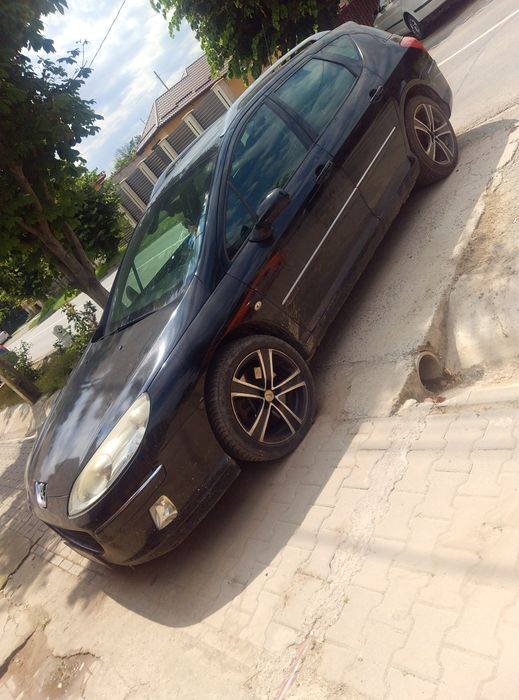 Se vinde autoturism